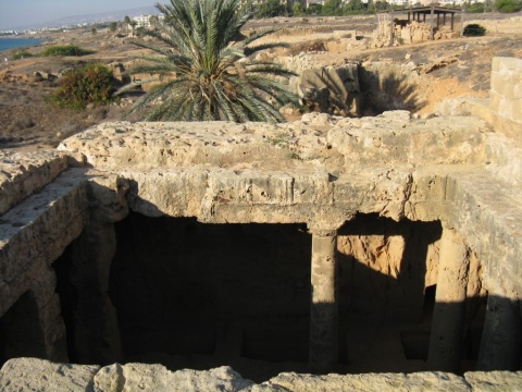 4i_Pafos_Tombs_of_the_kings_03