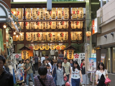 11_Nishiki_Tenmangu_shrine_10_b