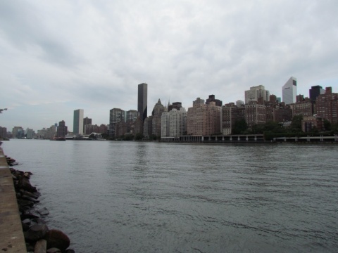NYC_27_Manhattan_EastRiver_skyline_30