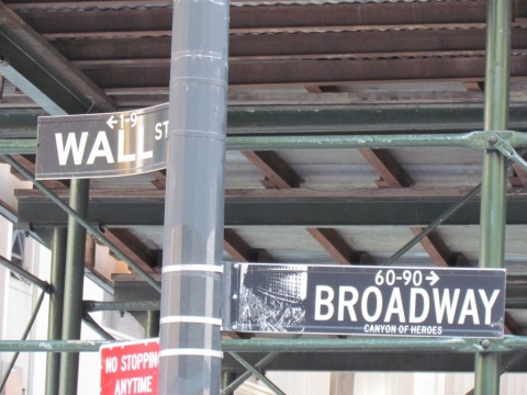 NYC_32_LowerManhattan_68_broadway_wall